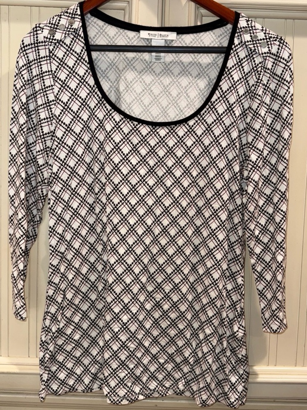 White House Black Market Black & White Crisscross Scoop Neck Long Sleeve Top